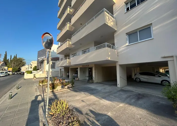 Capella, * ラルナカ